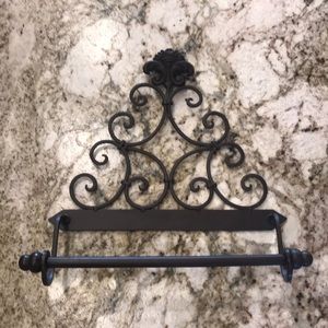 Metal wall paper towel/towel holder